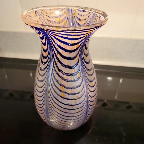 Hand Blown Feather Pull Art Glass Vase 7.25"